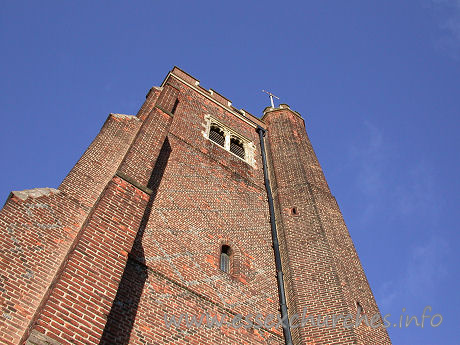 St Andrew, Rochford Church - *** "The pi�ce de r�sistance is the big tall W tower of brick, ..."
*** The Buildings of England: Essex by Nikolaus Pevsner, 1954 (2nd edition revised Enid Radcliffe, 1965). By permission of Yale University Press.
