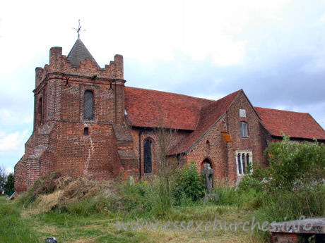 All Saints, East Horndon Church – Here on the S side of the church, we can clearly see the S transept, with its sloping roof encompassing the upper storey of the transept. A similar arrangement is in place on the N side.