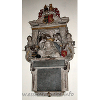 St Edmund, Abbess Roding Church – Monument 2: Monument to Lady Luckyln d.1633, consisting of a frontal demi-figure, with the head resting on one elbow, with a book in the foreground. Behind, two cherubs hold open a curtain. The monument has been attributed to Epiphanius Evesham, by J. Seymour.