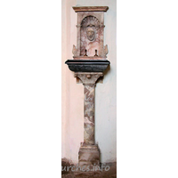 St Michael, Theydon Mount Church – Miscellaneous 1: Believe it or not, this is actually a font. It is unique, and is believed to have been brought back from Italy by Sir William Smith when the church was being built. It has a black marble basin on a pillar, and is surmounted by a carved face similar to faces on spouting fountains.