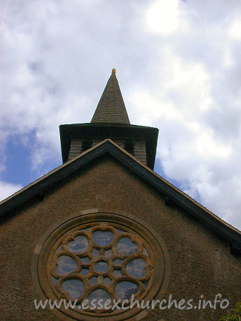 St Mary the Less, Great Warley Church - OK. The obligatory 'up tower' shot. Don't ask me why I like 
these shots ... I guess I just like to try and depict some of the height of the 
church.
It all started with a shot I was particularly pleased with in 
Thaxted ... and I've done one for practically every church I've visited since!
Directly after taking this shot, I noticed a gardener tending 
to the flower beds and lawns. Hence the beautiful condition of the place.
After a lengthy chat, and after him reassuring me that the 
'old' church no longer existed S of the A127, he offered to pop home and get the 
keys to the church for me!


