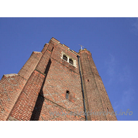 St Andrew, Rochford Church - *** "The pi�ce de r�sistance is the big tall W tower of brick, ..."
*** The Buildings of England: Essex by Nikolaus Pevsner, 1954 (2nd edition revised Enid Radcliffe, 1965). By permission of Yale University Press.
