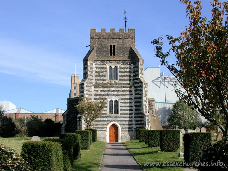 , West%Thurrock Church - This view from the Southeast is, to be perfectly honest, a big disappointment, once one has had the joy of seeing the W tower. The S chapel is largely constructed from red brick, and does not blend successfully with the rest of the building.
















