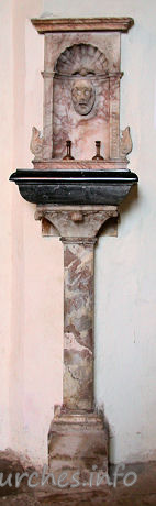 St Michael, Theydon Mount Church - 


Believe it or not, this is actually a font. It is unique, and 
is believed to have been brought back from Italy by Sir William Smith when the 
church was being built. 
It has a black marble basin on a pillar, and is surmounted by 
a carved face similar to faces on spouting fountains.
















